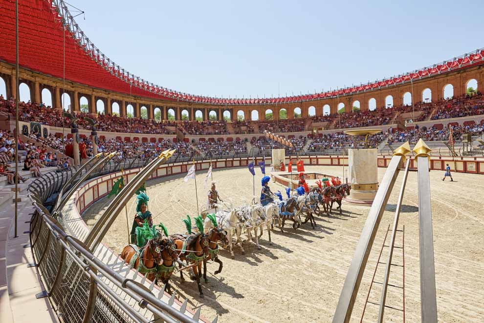 Le Puy du Fou - Le Grand Parc et la Cinescénie - Chambre d'hôtes Puy du Fou  Domaine de la Courillère