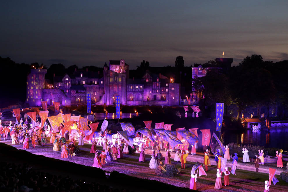 Très grand spectacle à la tombée de la nuit