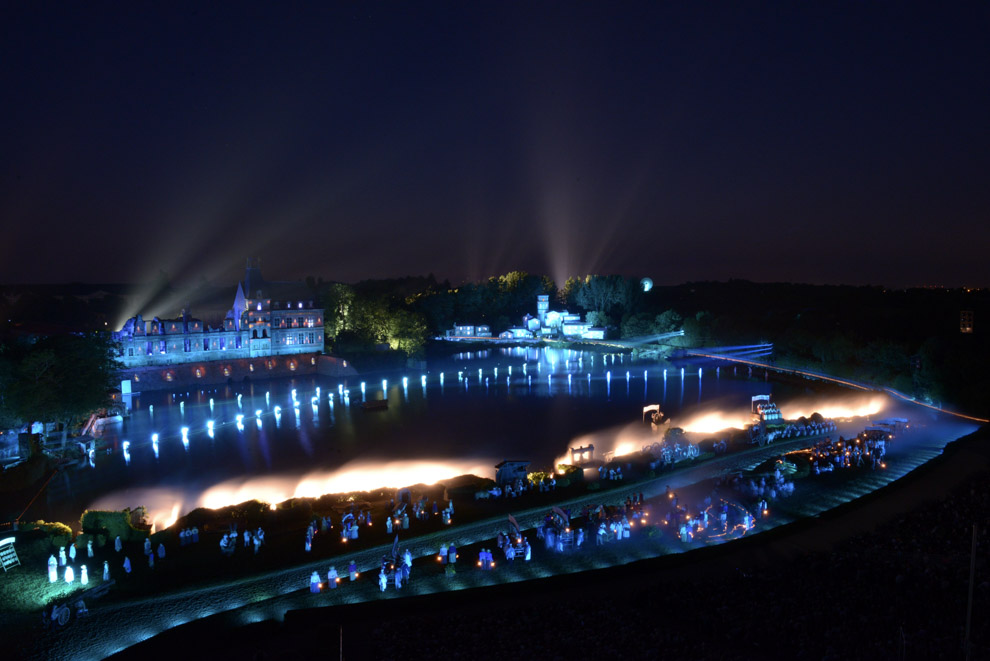 Des milliers de figurants à La Cinéscenie du Puy du Fou