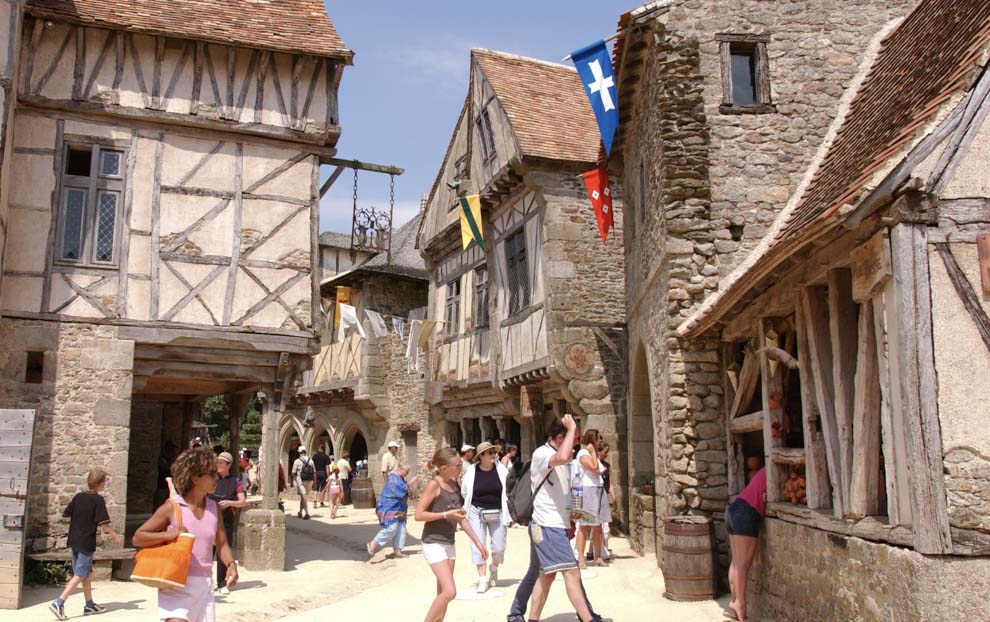 La Cité Médiévale - Entre les spectacles du Puy du Fou et villages d&#039;époque