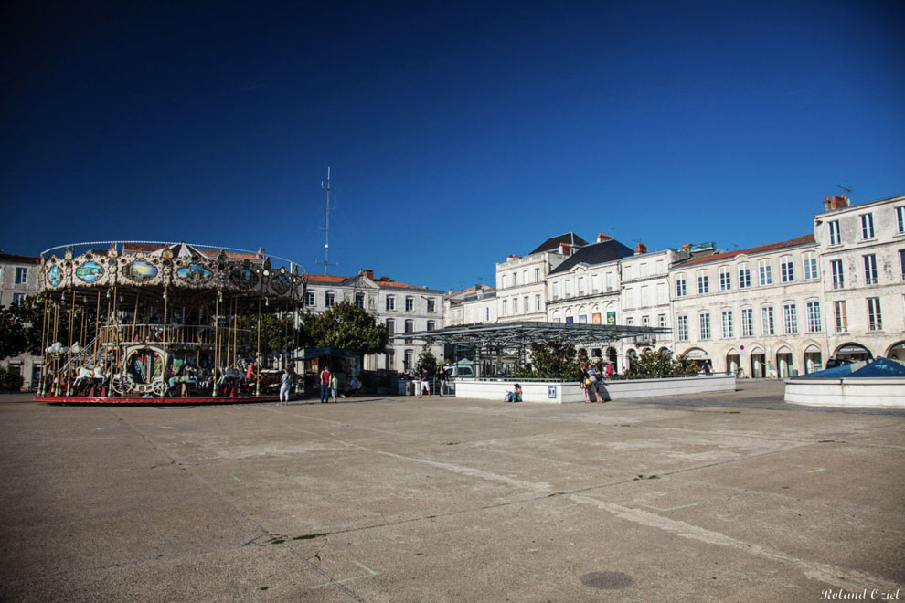 Grande place centrale de la Rochelle